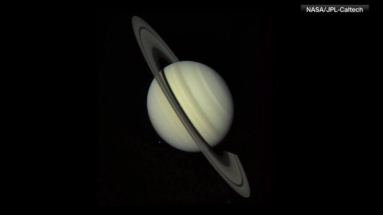 Spot Saturn And The Hunter S Moon Over Davenport This Sunday