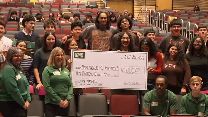 Spurs Guard Devin Vassell Gifts Shoes And 10 000 To Harlandale High Basketball P