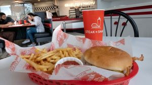Steak N Shake Replaces Seed Oils With Wisconsin Butter On Buns Expands Maha Driv