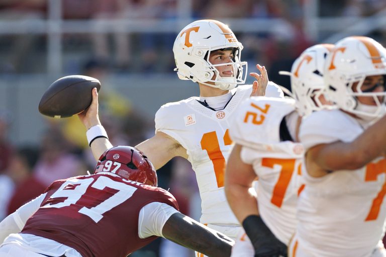 Tennessee Starts George Macintyre At Quarterback For Alabama Rivalry