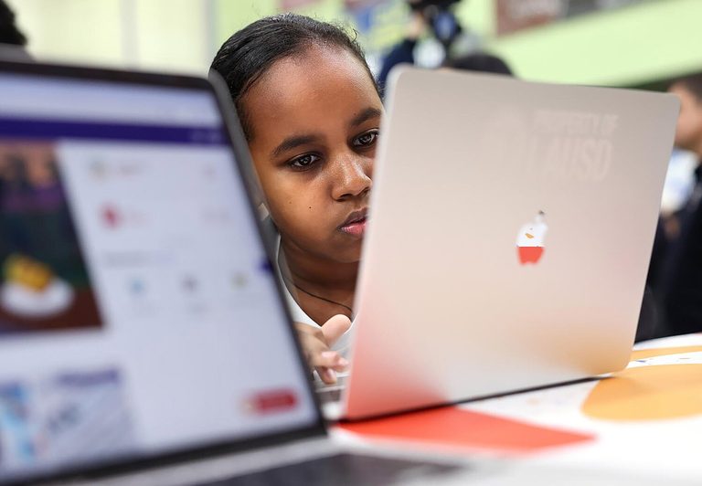 Texas Districts Balance Ai Tools With Learning Goals Amid Parental Concerns