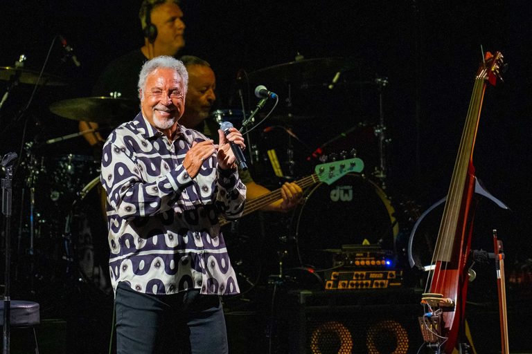 Tom Jones Reschedules Los Angeles And San Diego Shows After Flu Diagnosis
