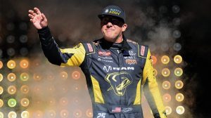 Tony Stewart S Truck Series Comeback Cut Short By Early Talladega Wreck