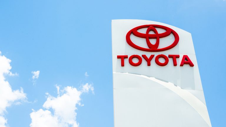 Toyota Issues Recall Of Over 228 000 Sienna Hybrid Minivans For Seat Back Safety