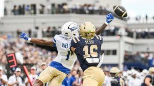 Tulsa S David Wells Jr Scores Improbable Touchdown After Tipping Ball To Himself