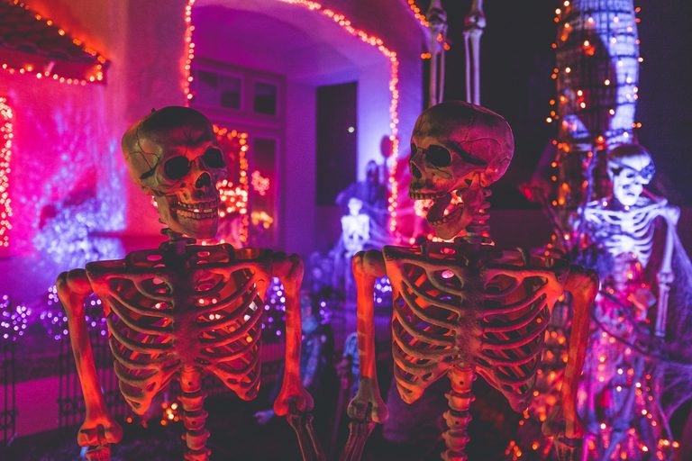Tuscaloosa Resident Opens Elaborately Decorated Home For Community Halloween Cel