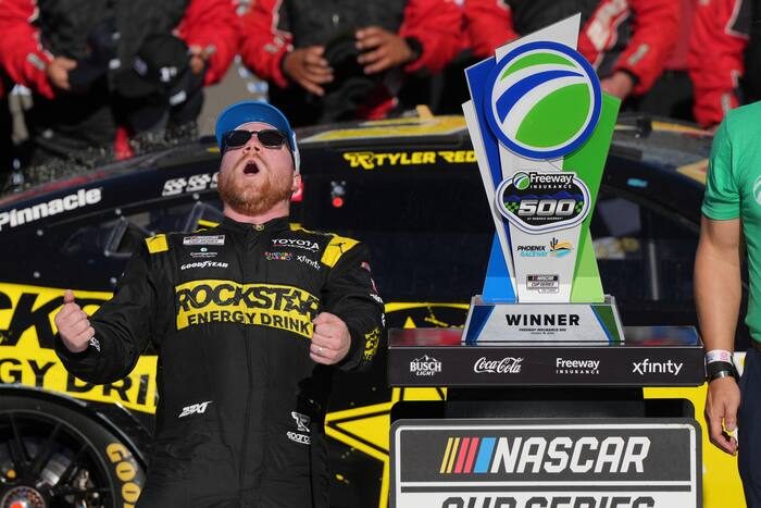 Tyler Reddick Clinches Phoenix Win Tightening Nascar Championship Race