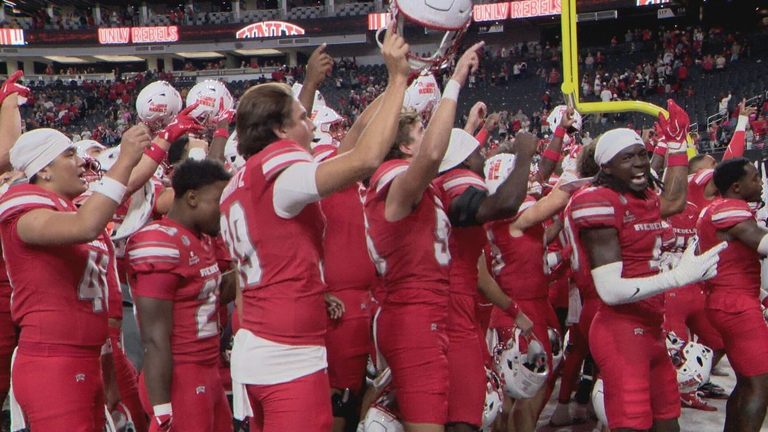 Unlv Rebels Defensive End Andre Porter And Freshman Kal El Togafau Earn Mountain