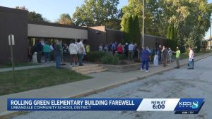 Urbandale Community Gathers To Honor Rolling Green Elementary Before Demolition