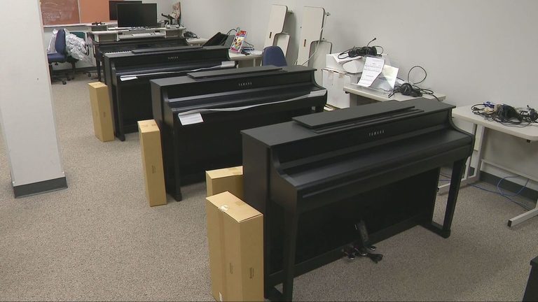 Uw Green Bay Receives 11 New Clavinova Digital Pianos From 2 3 M Bauer Gift