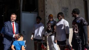 Vice President Jd Vance Welcomed By Bengals Players During Cincinnati Practice V