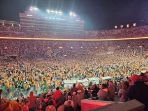 Volunteers Celebrate Tennessee S 26 10 Victory Over Alabama At Neyland Stadium
