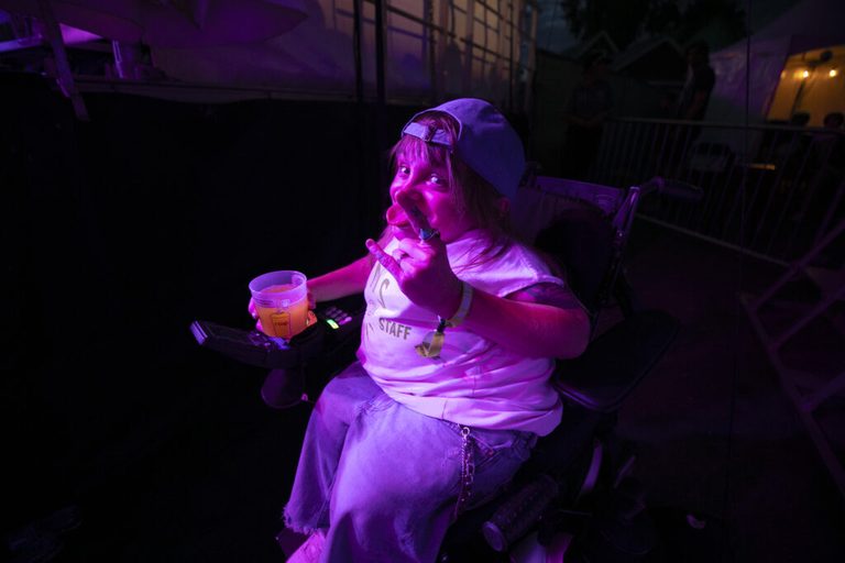 Wheelchair Sports Camp To Play Red Rocks On Queens Of The Stone Age Tour