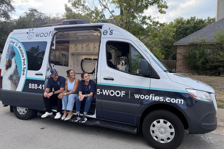 Woofie S Mobile Pet Grooming Franchise Opens In Austin And Cedar Park