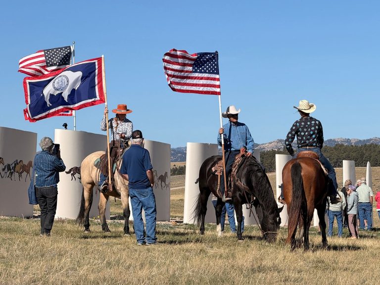 Wyoming Artist Chris Navarro Unveils Wall Of Renewal Mustang Sculpture In Esterb