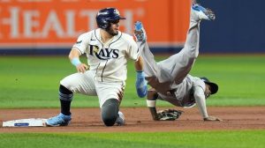 Yankees Trail 0 2 In Alds After Four Errors Cost Them Game Two