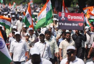 Youth And Opposition Parties Protest Election Commission Chief In Delhi And Mumb