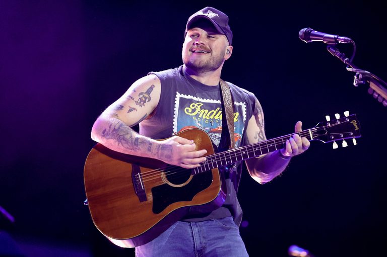 Zach Bryan To Perform At Boise State S Albertsons Stadium On Aug 6 2027